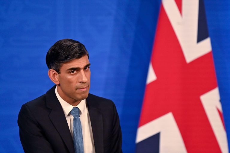 Rishi Sunak hosting a press conference